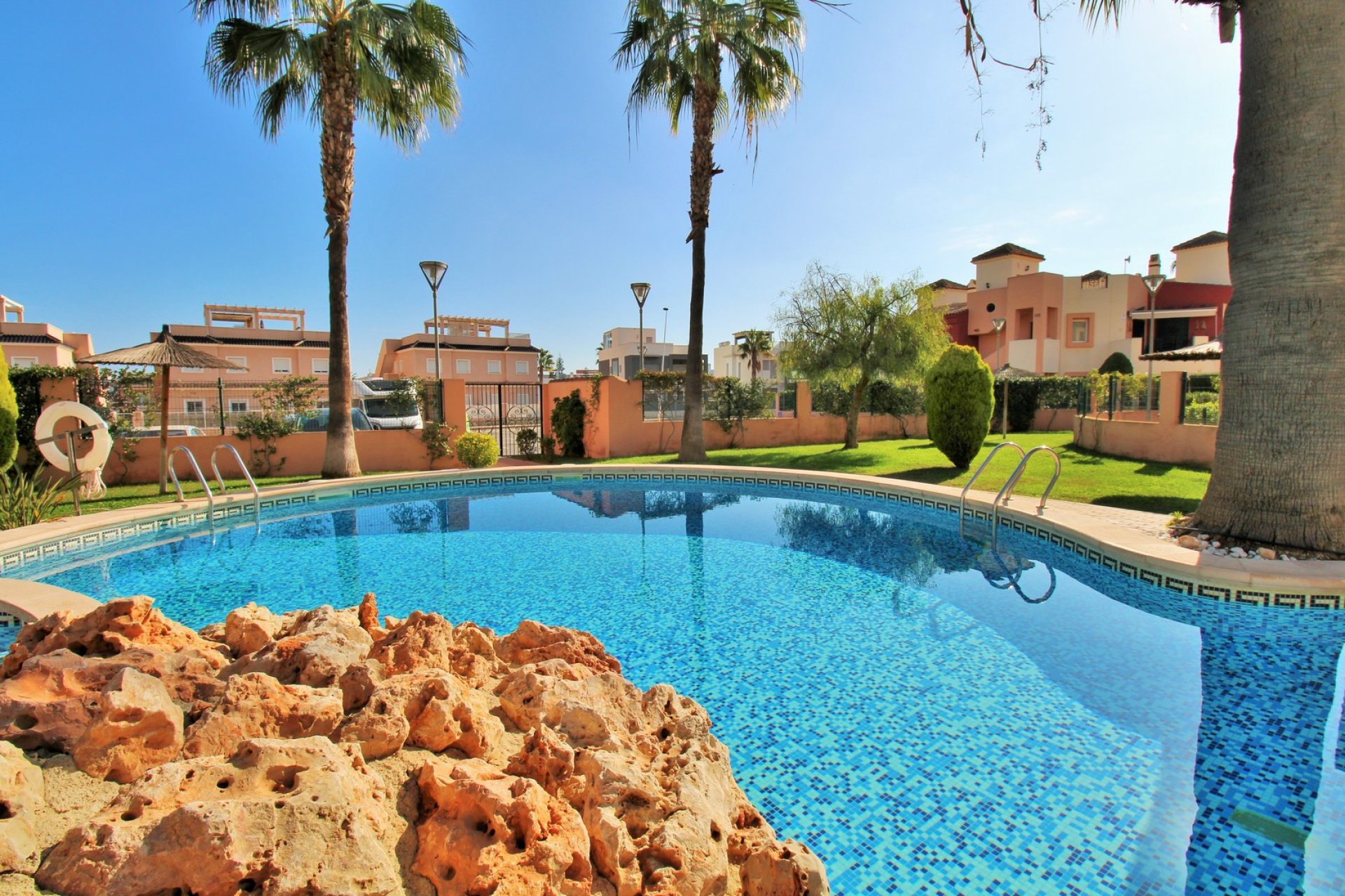 Resale - Apartment -
Punta Prima