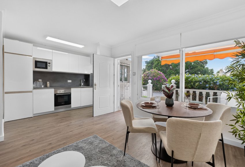 Resale - Apartment -
Villamartín - Costa Blanca