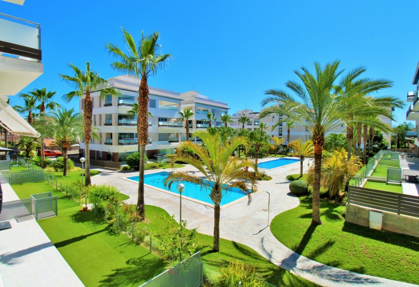 Resale - Apartment -
Villamartín - Los Dolses