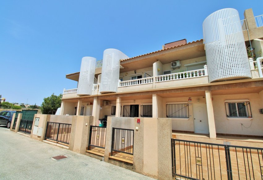 Resale - Apartment -
Villamartín - PAU 8