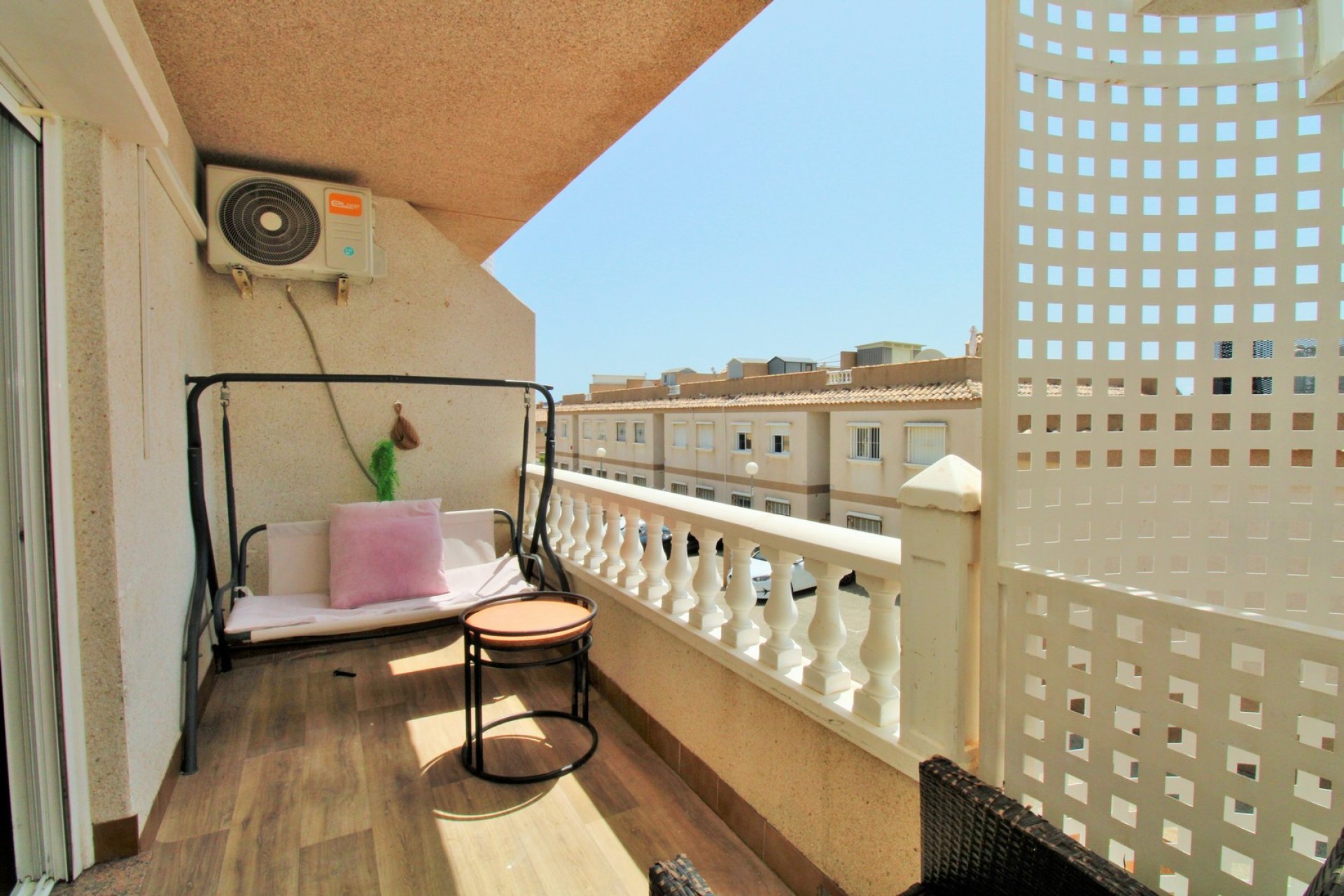 Resale - Apartment -
Villamartín - PAU 8
