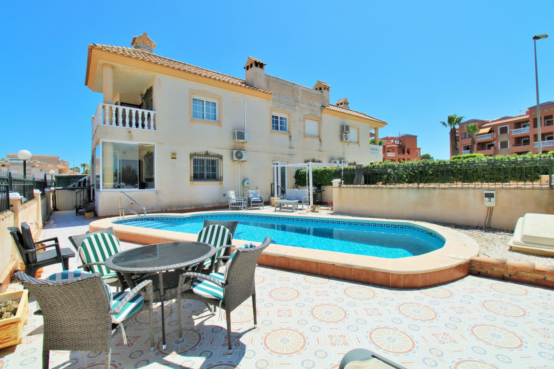 Resale - Apartment -
Villamartín - PAU 8