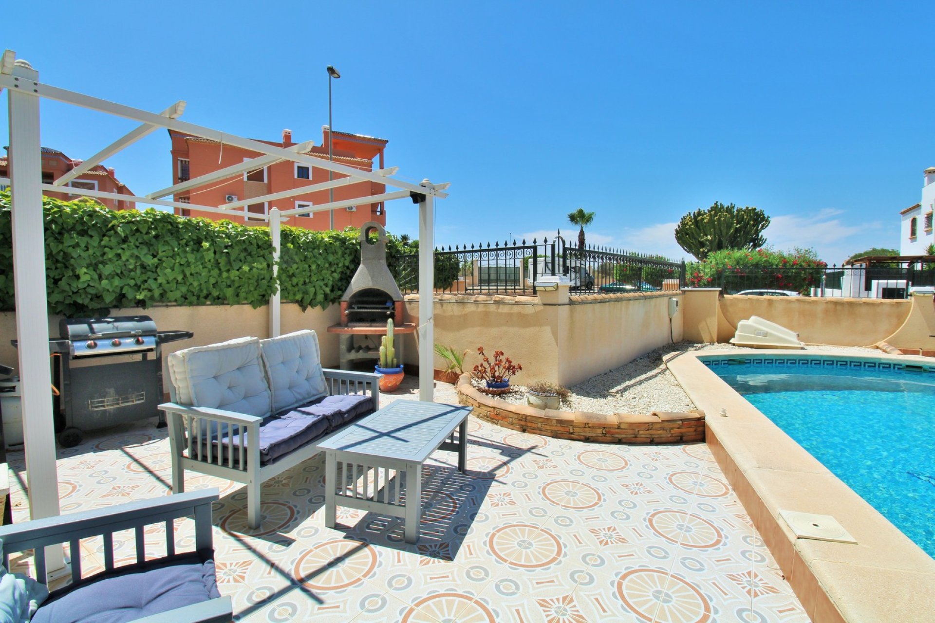Resale - Apartment -
Villamartín - PAU 8
