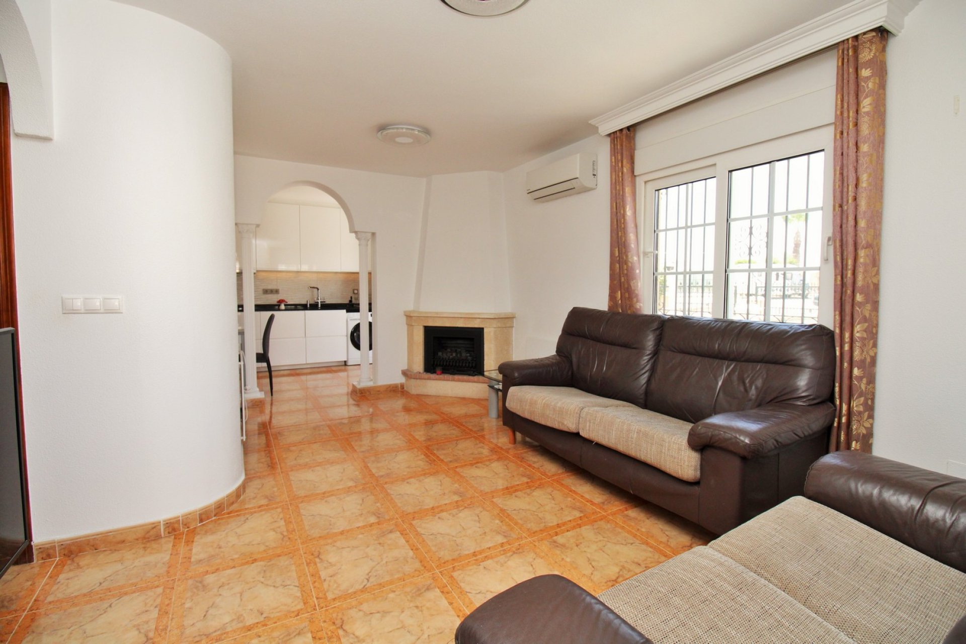 Resale - Apartment -
Villamartín - PAU 8