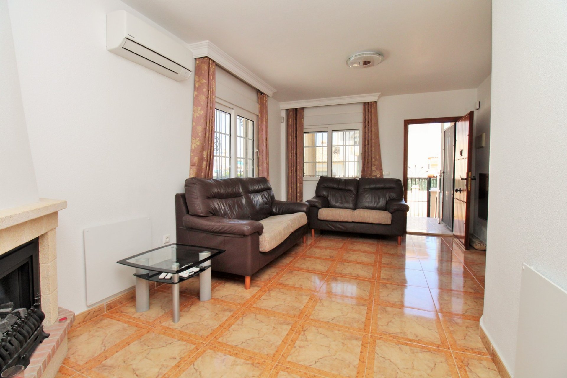 Resale - Apartment -
Villamartín - PAU 8