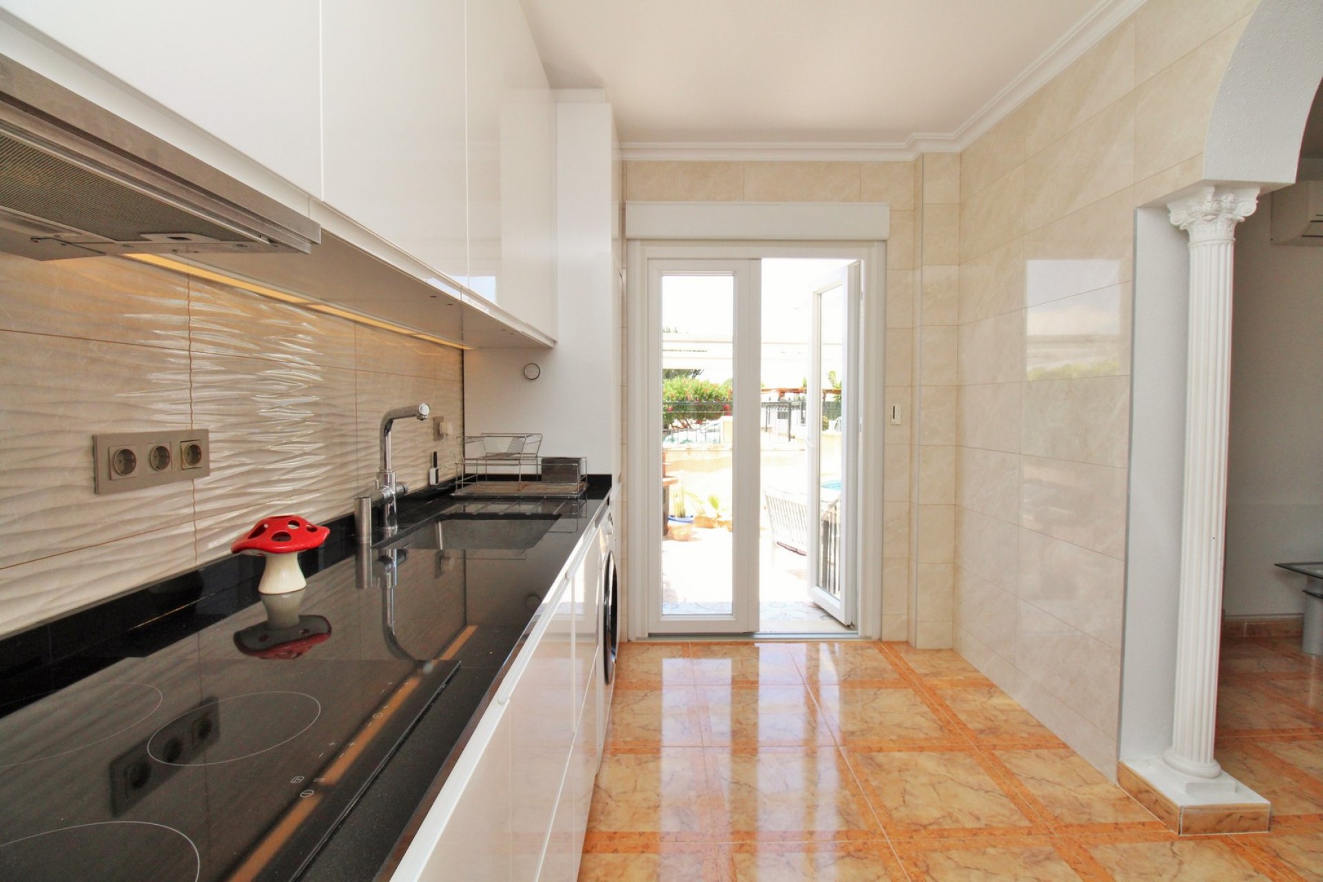 Resale - Apartment -
Villamartín - PAU 8