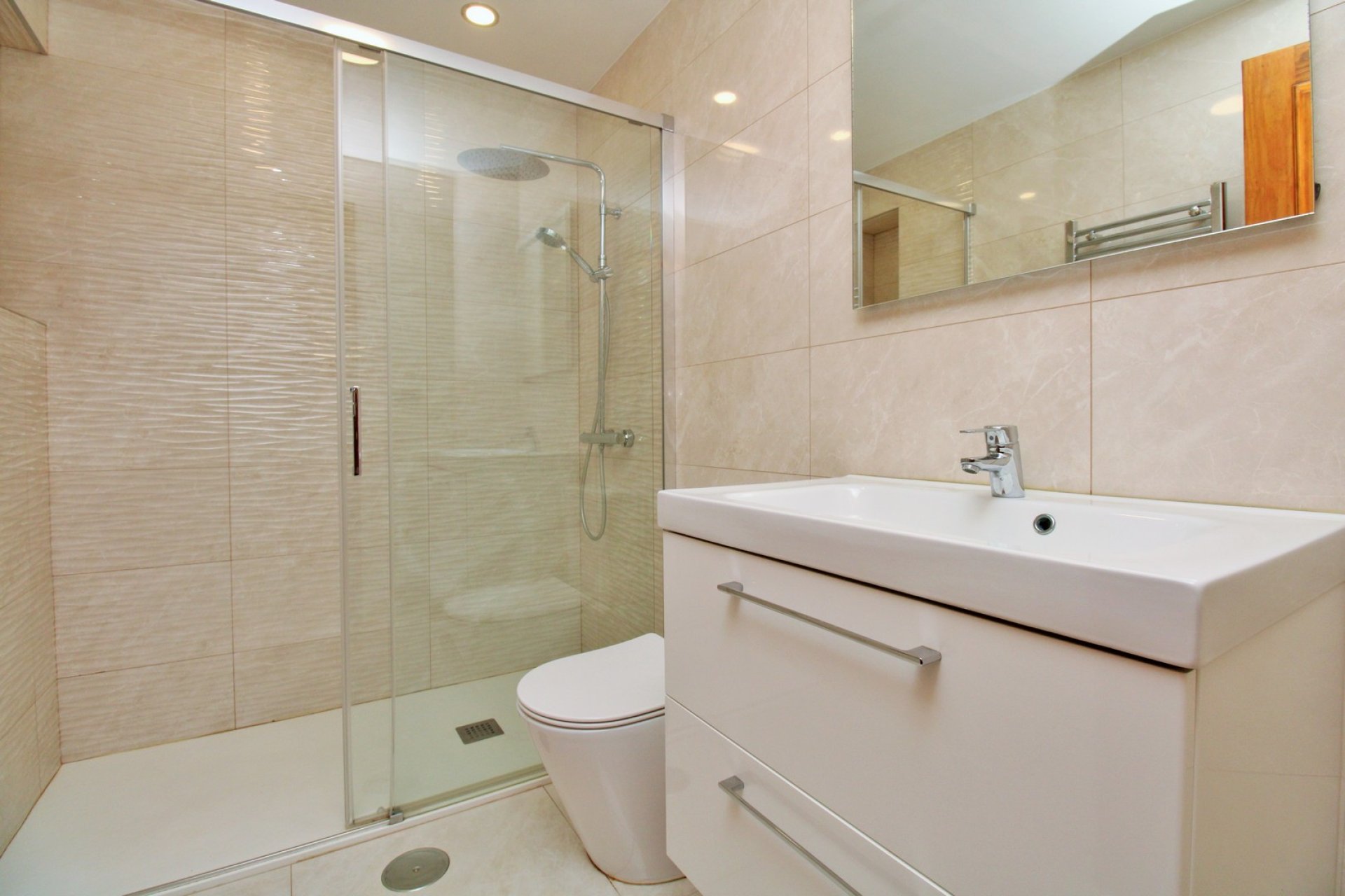 Resale - Apartment -
Villamartín - PAU 8