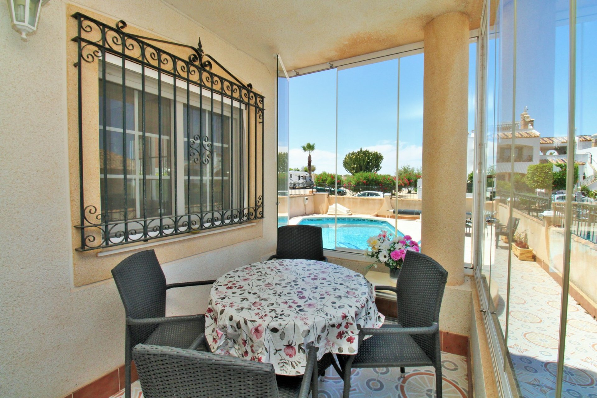 Resale - Apartment -
Villamartín - PAU 8