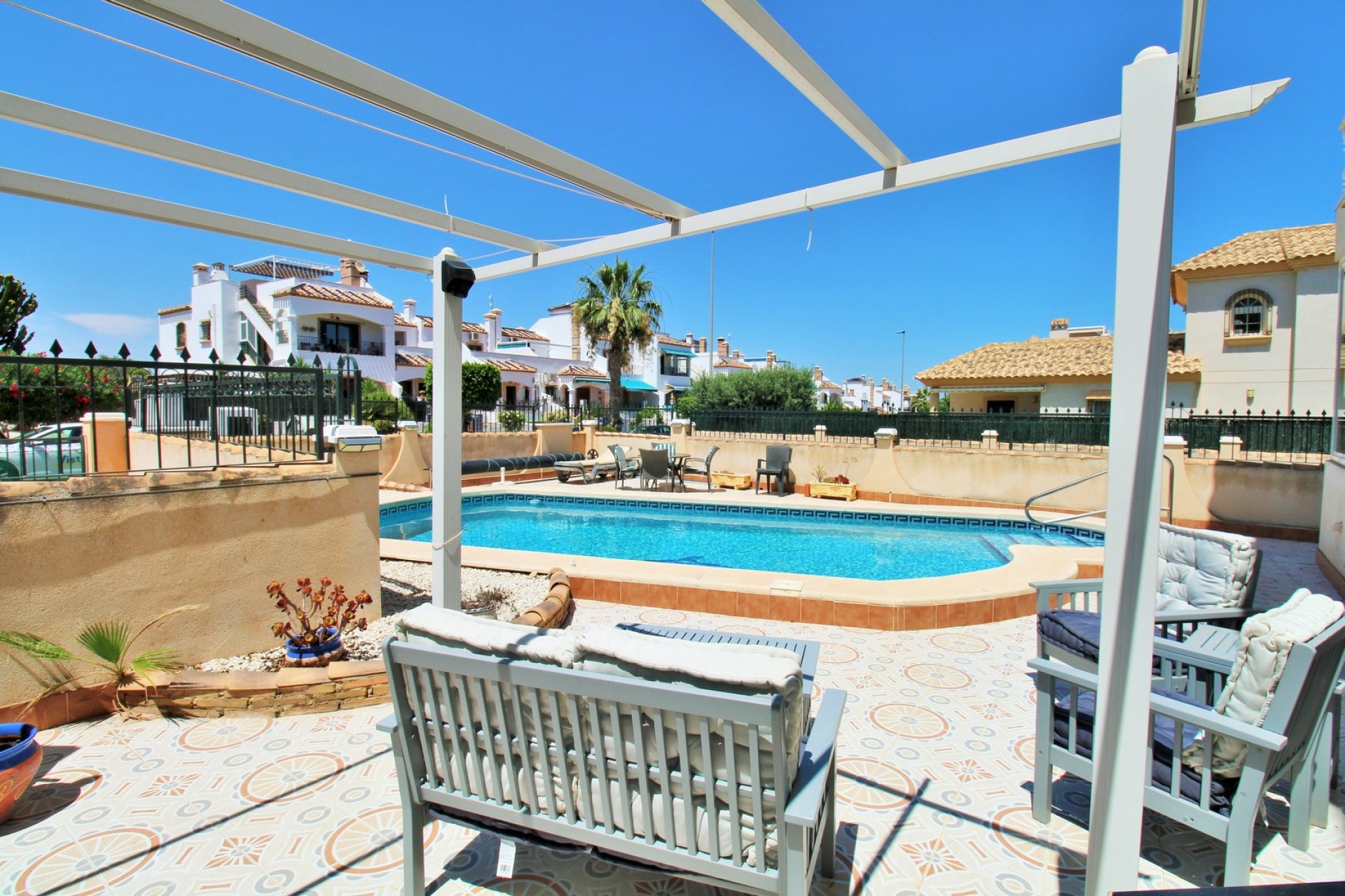 Resale - Apartment -
Villamartín - PAU 8