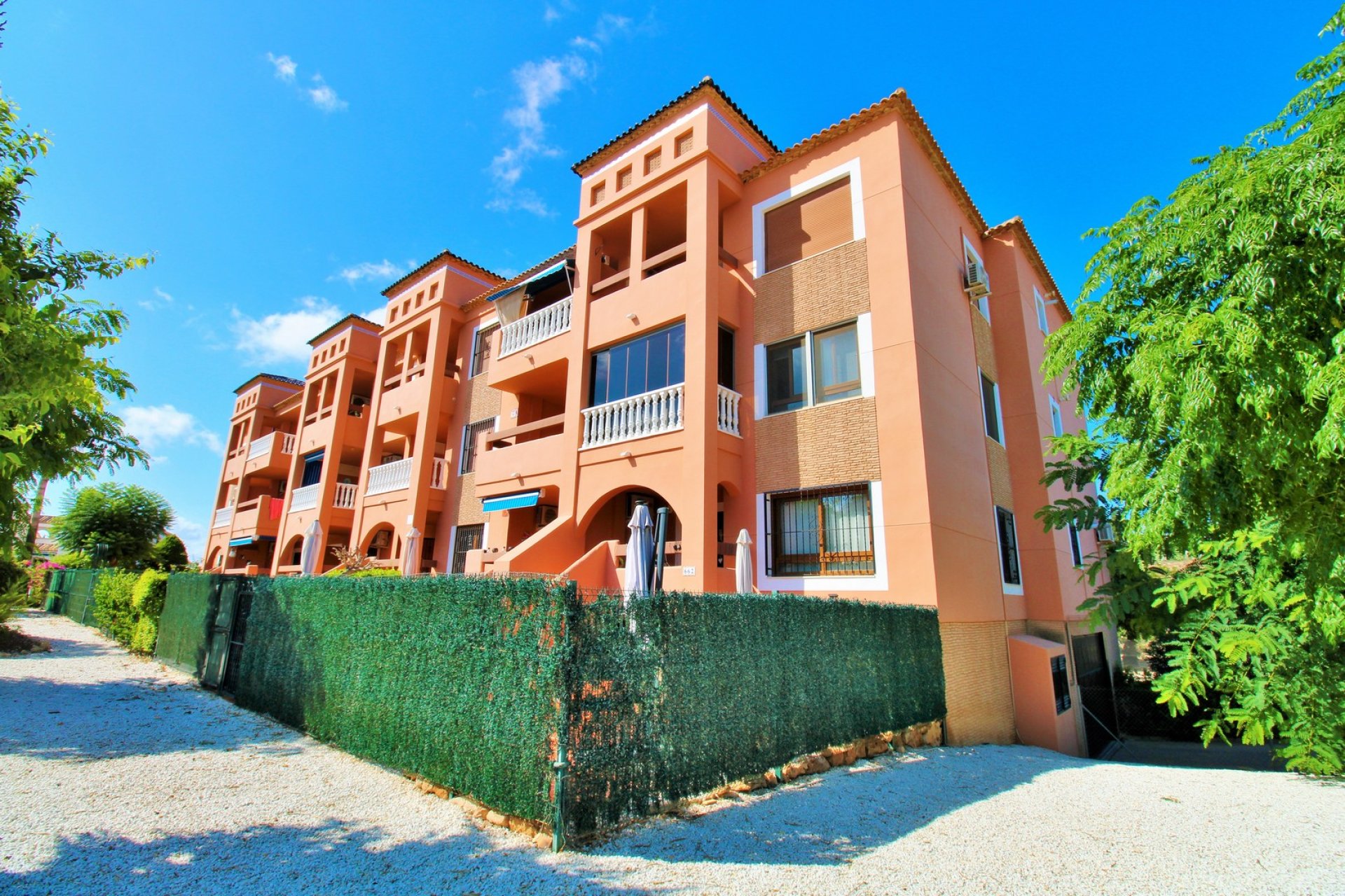 Resale - Apartment -
Villamartín - PAU 8