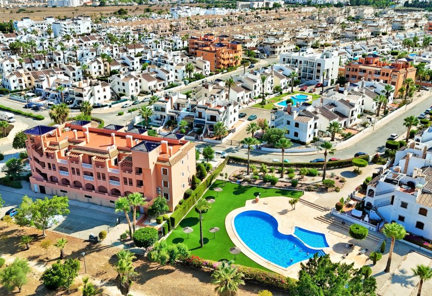 Resale - Apartment -
Villamartín - PAU 8