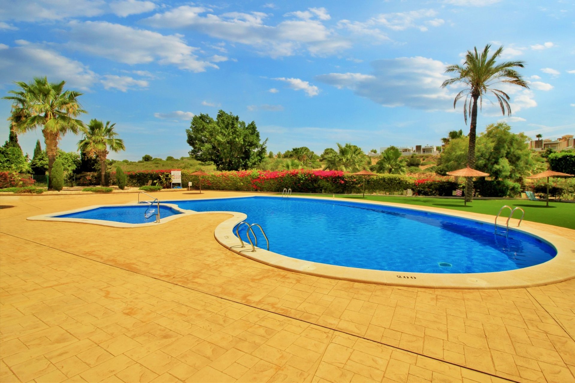 Resale - Apartment -
Villamartín - PAU 8