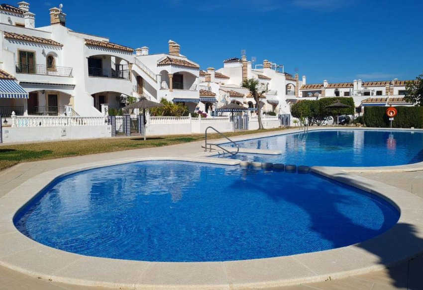 Resale - Apartment -
Villamartín - PAU 8