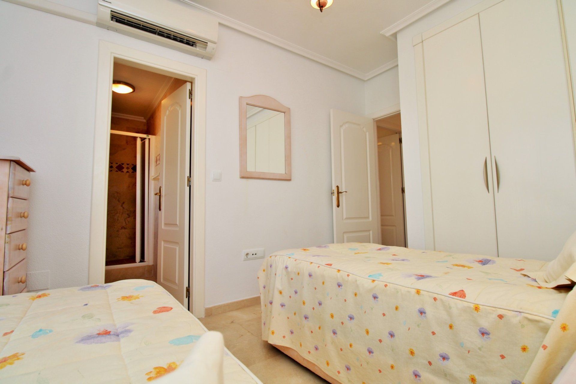 Resale - Apartment -
Villamartín - PAU 8