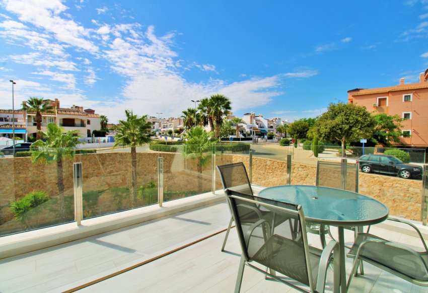 Resale - Apartment -
Villamartín - PAU 8