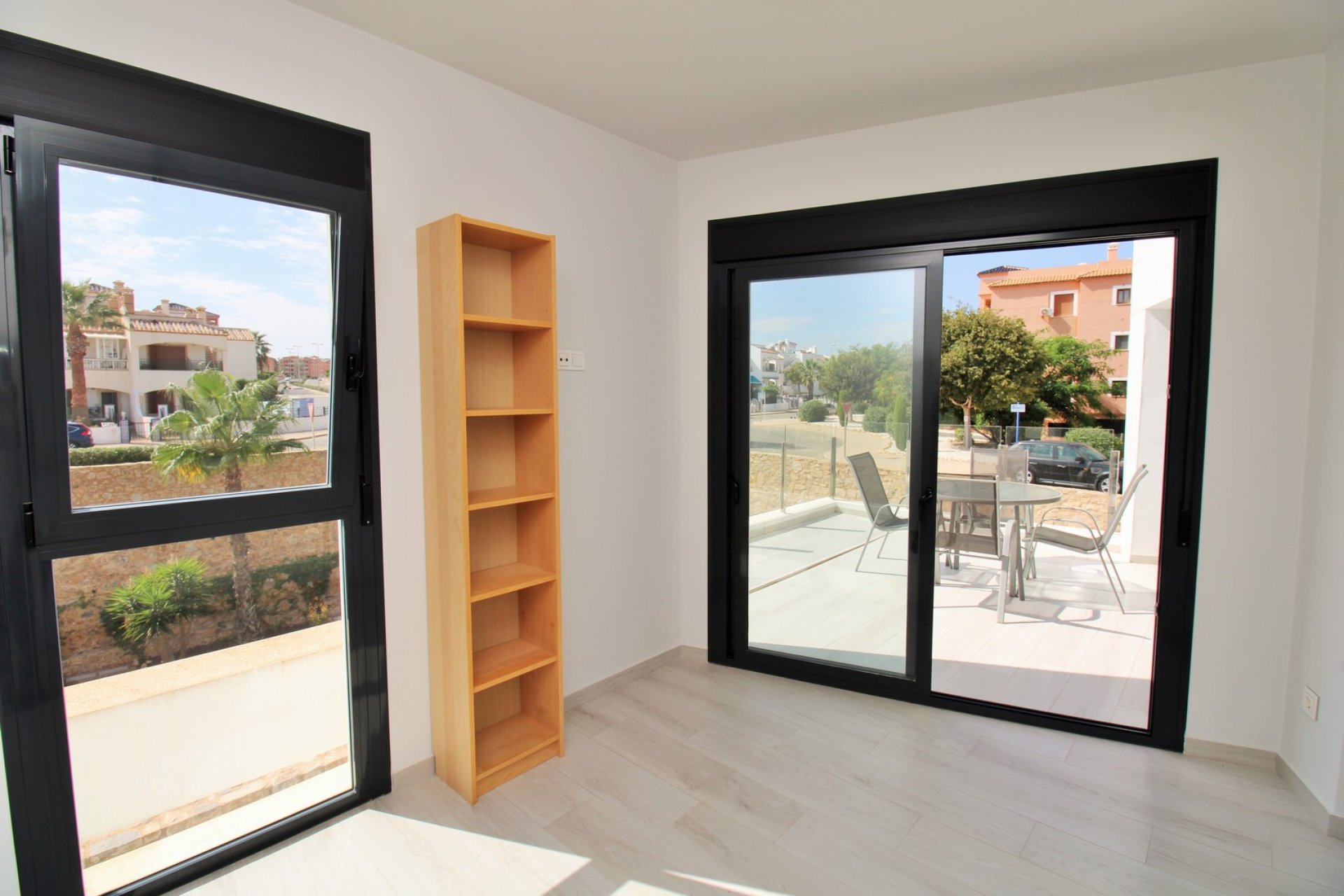 Resale - Apartment -
Villamartín - PAU 8