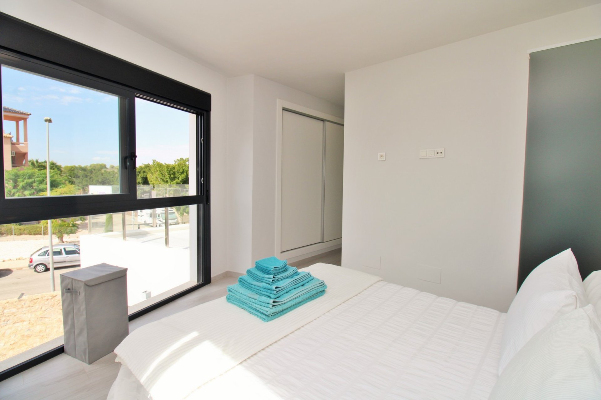 Resale - Apartment -
Villamartín - PAU 8