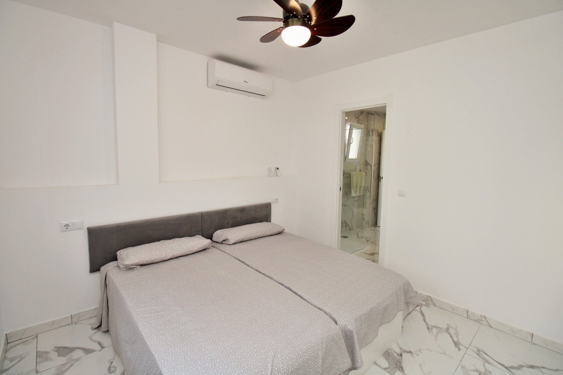 Resale - Apartment -
Villamartín - Villamartin