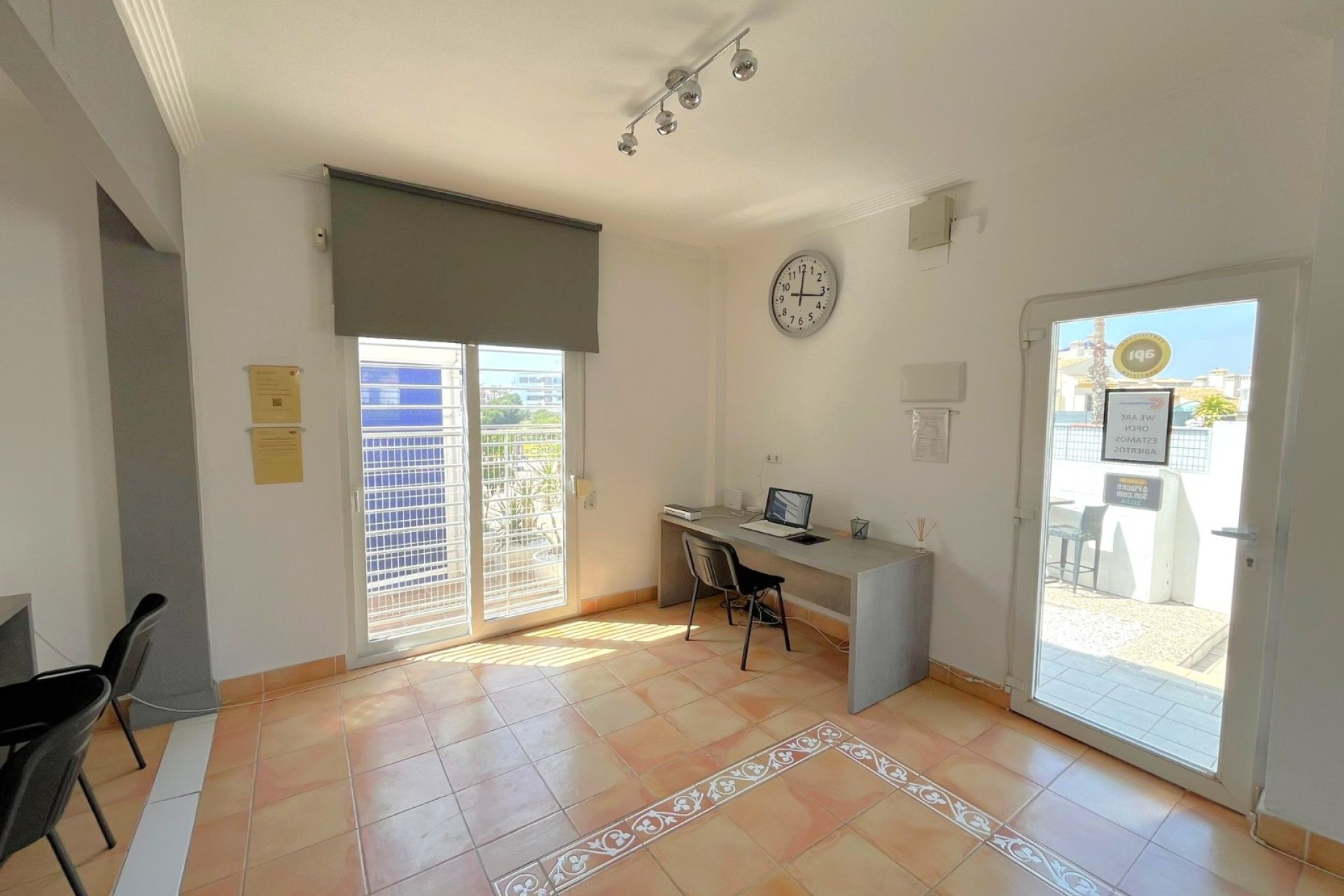 Resale - Commercial -
Orihuela Costa - Playa Flamenca