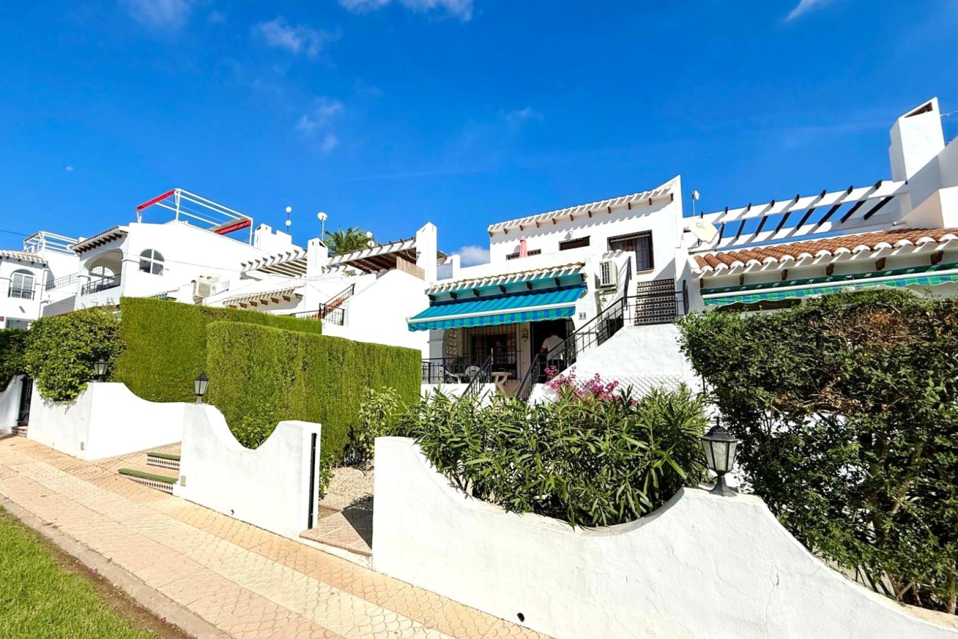 Resale - Detached Villa -
Villamartin