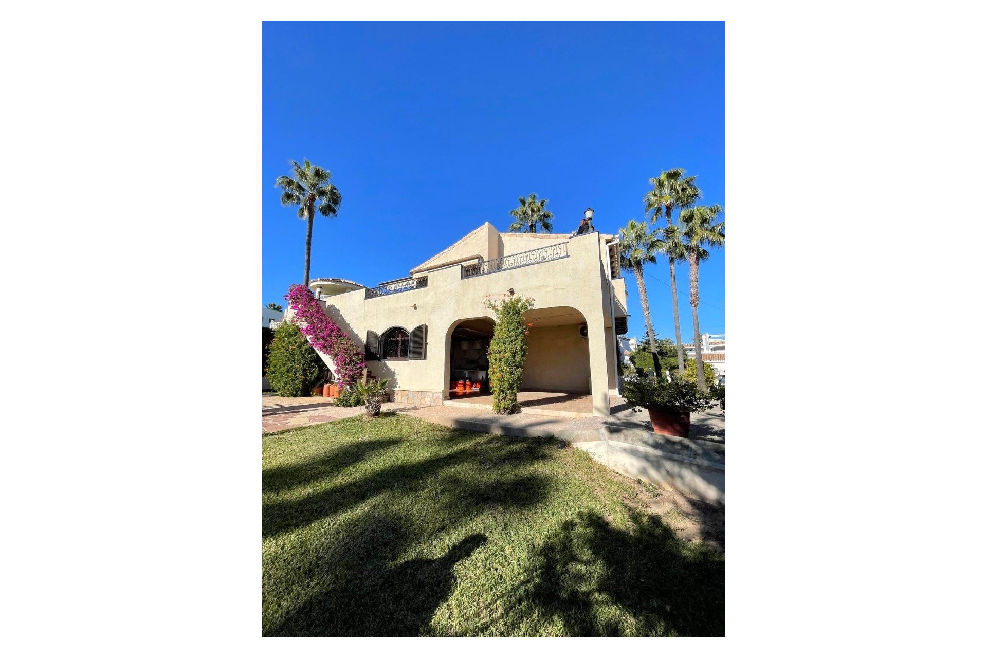 Resale - Detached Villa -
Villamartin