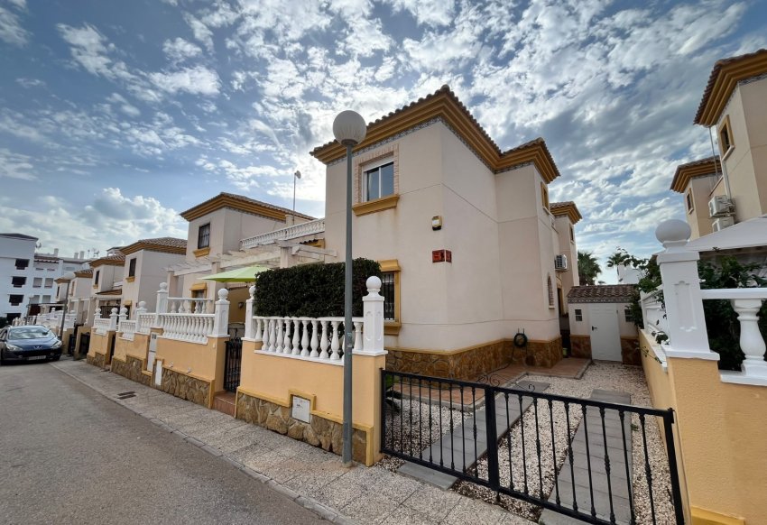 Resale - Quad House -
Villamartín - PAU 8
