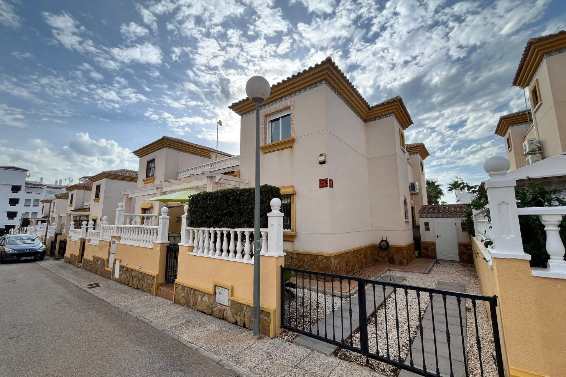 Resale - Quad House -
Villamartín - PAU 8