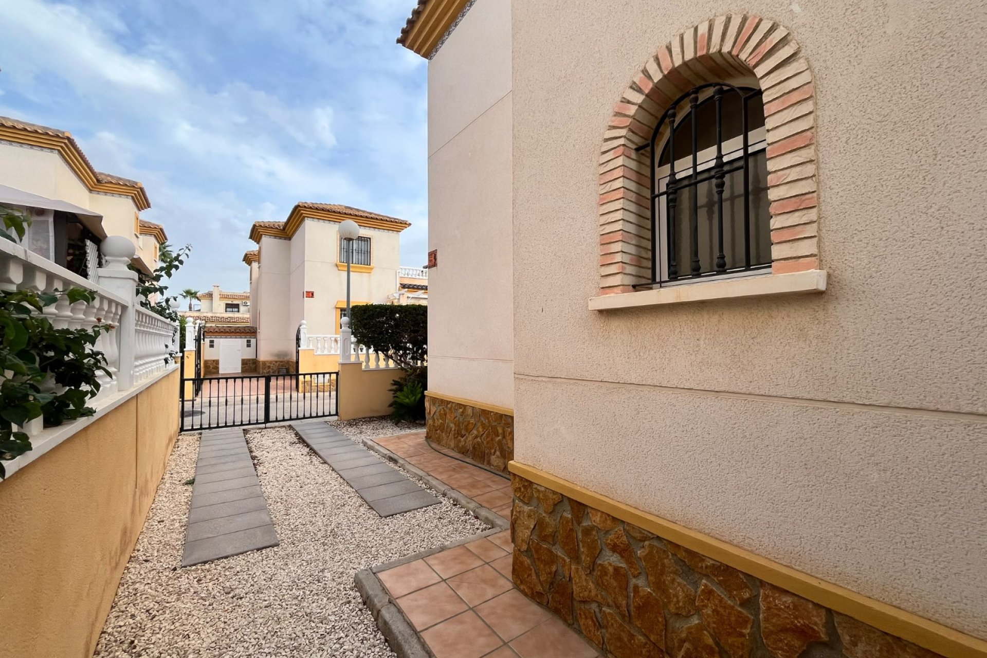 Resale - Quad House -
Villamartín - PAU 8