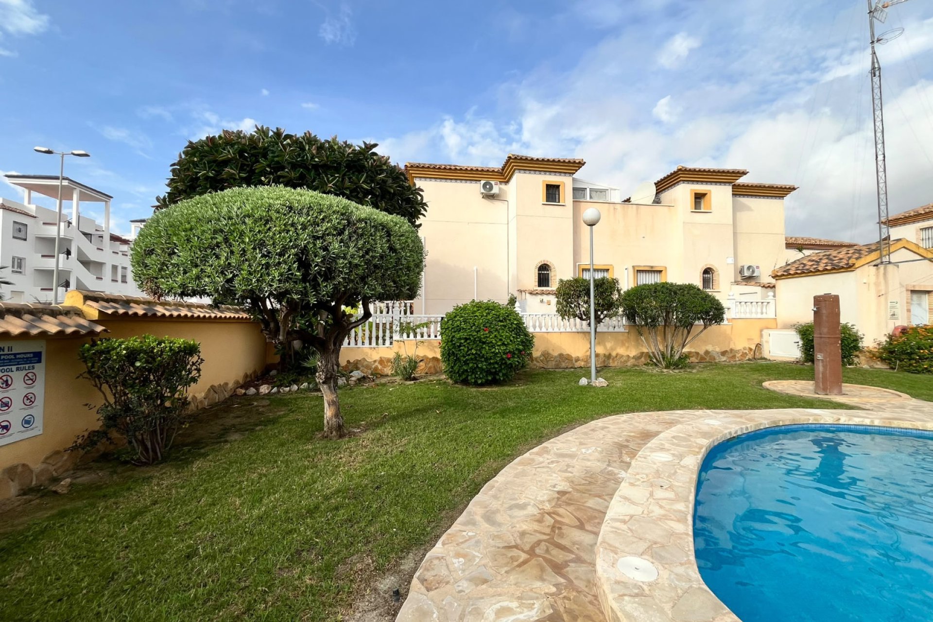 Resale - Quad House -
Villamartín - PAU 8