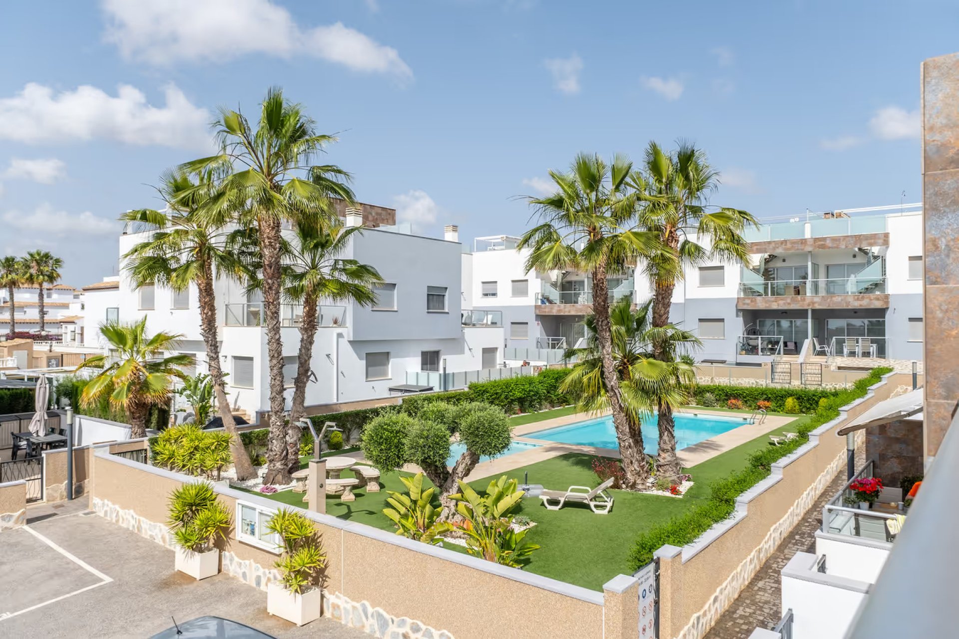 Resale - Semi Detached Villa -
Punta Prima - Marina Med
