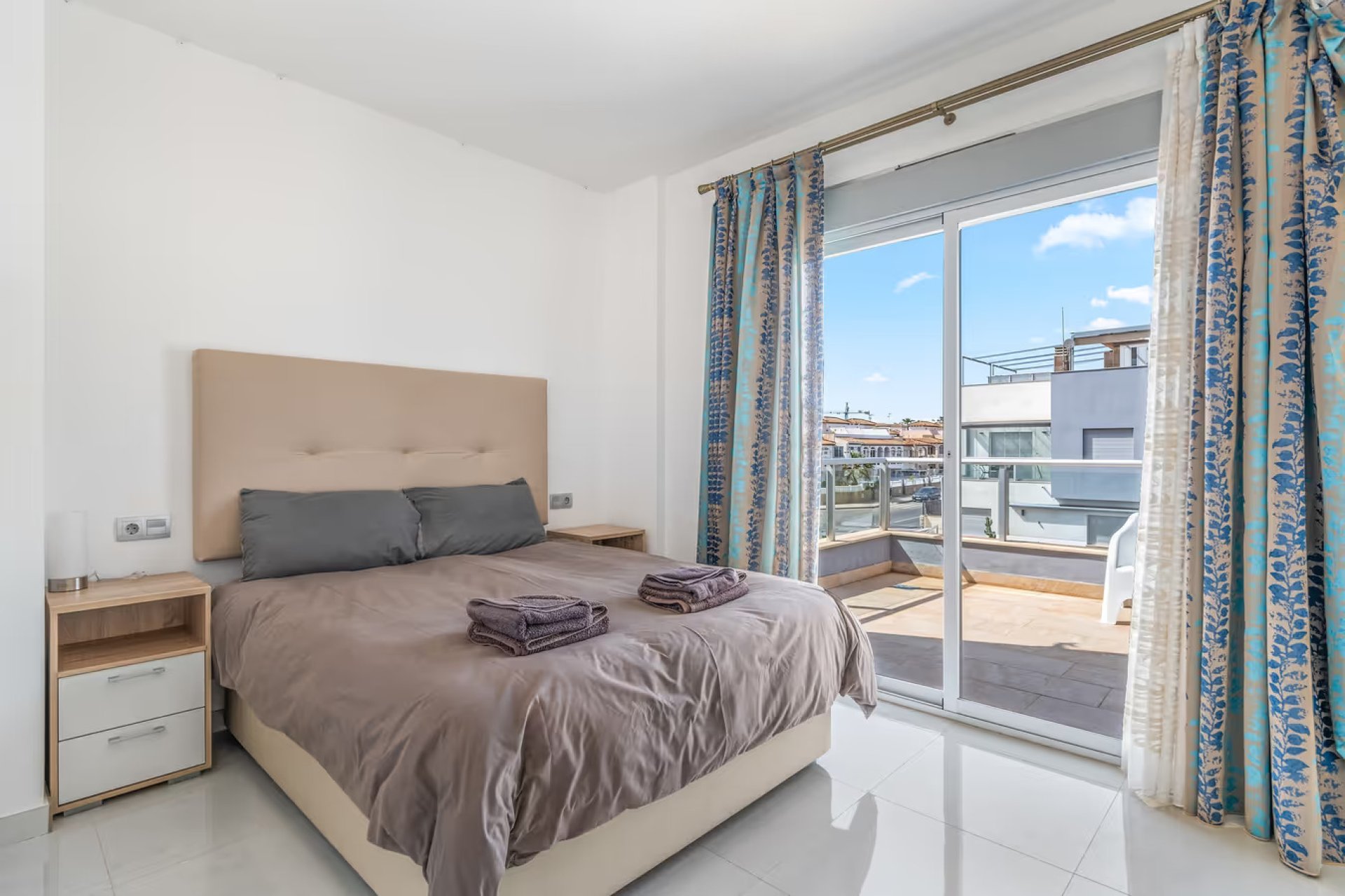 Resale - Semi Detached Villa -
Punta Prima - Marina Med