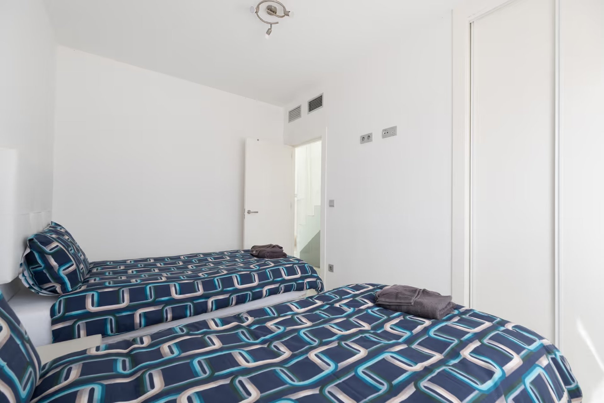 Resale - Semi Detached Villa -
Punta Prima - Marina Med