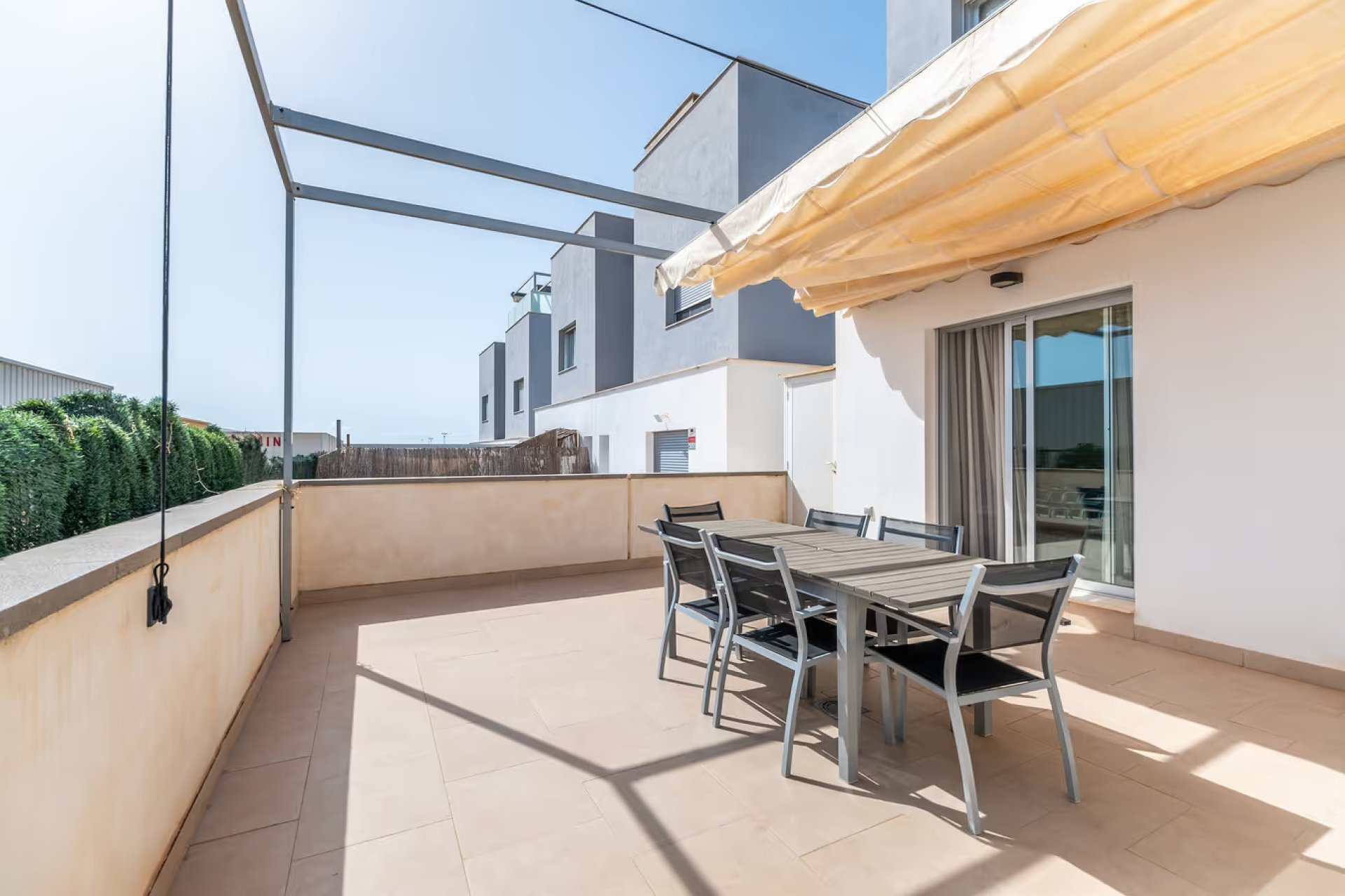 Resale - Semi Detached Villa -
Punta Prima - Marina Med