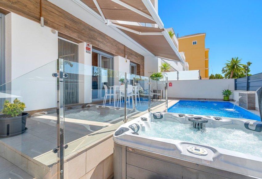 Resale - Townhouse -
Formentera del Segura