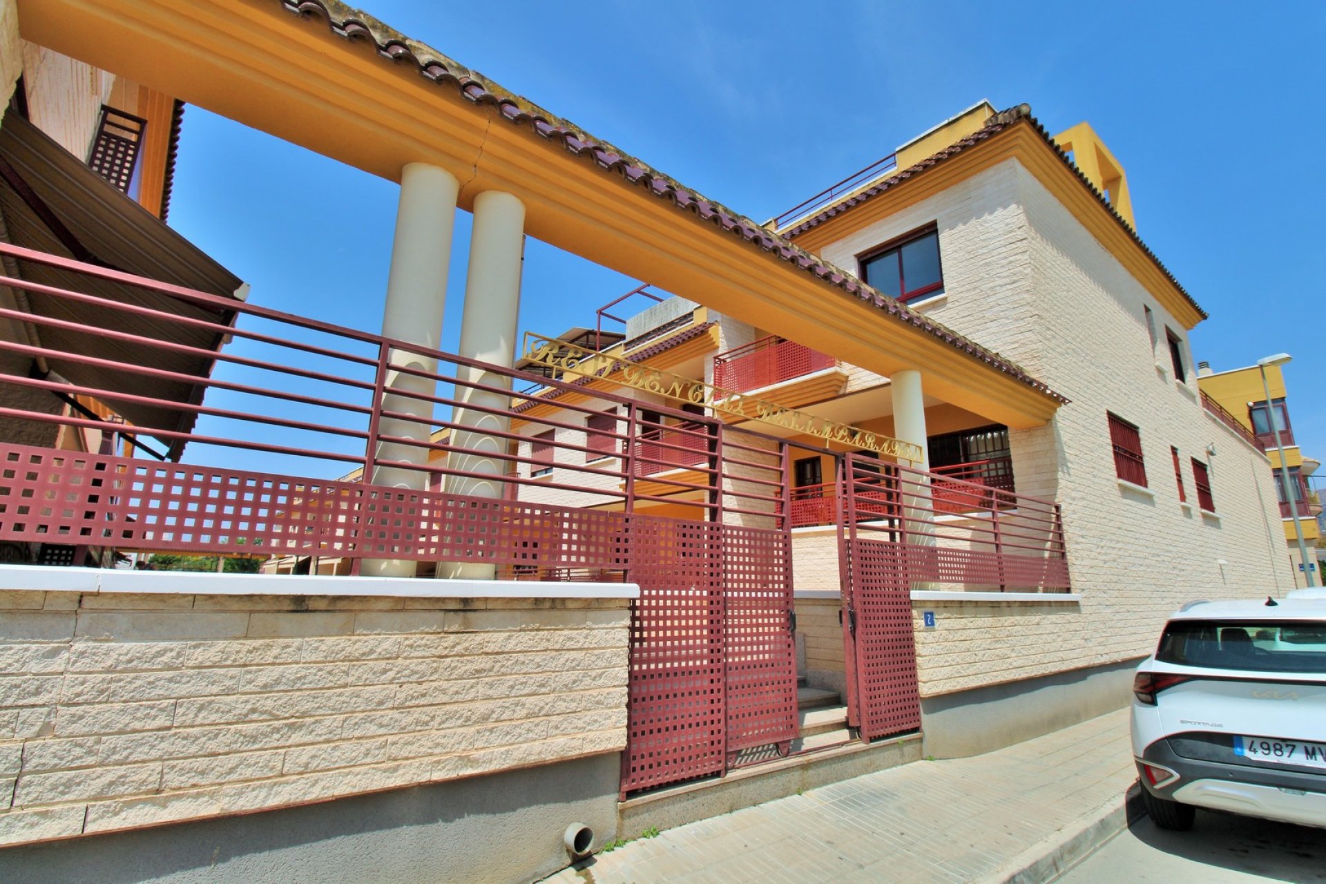 Resale - Townhouse -
Los Desamparados