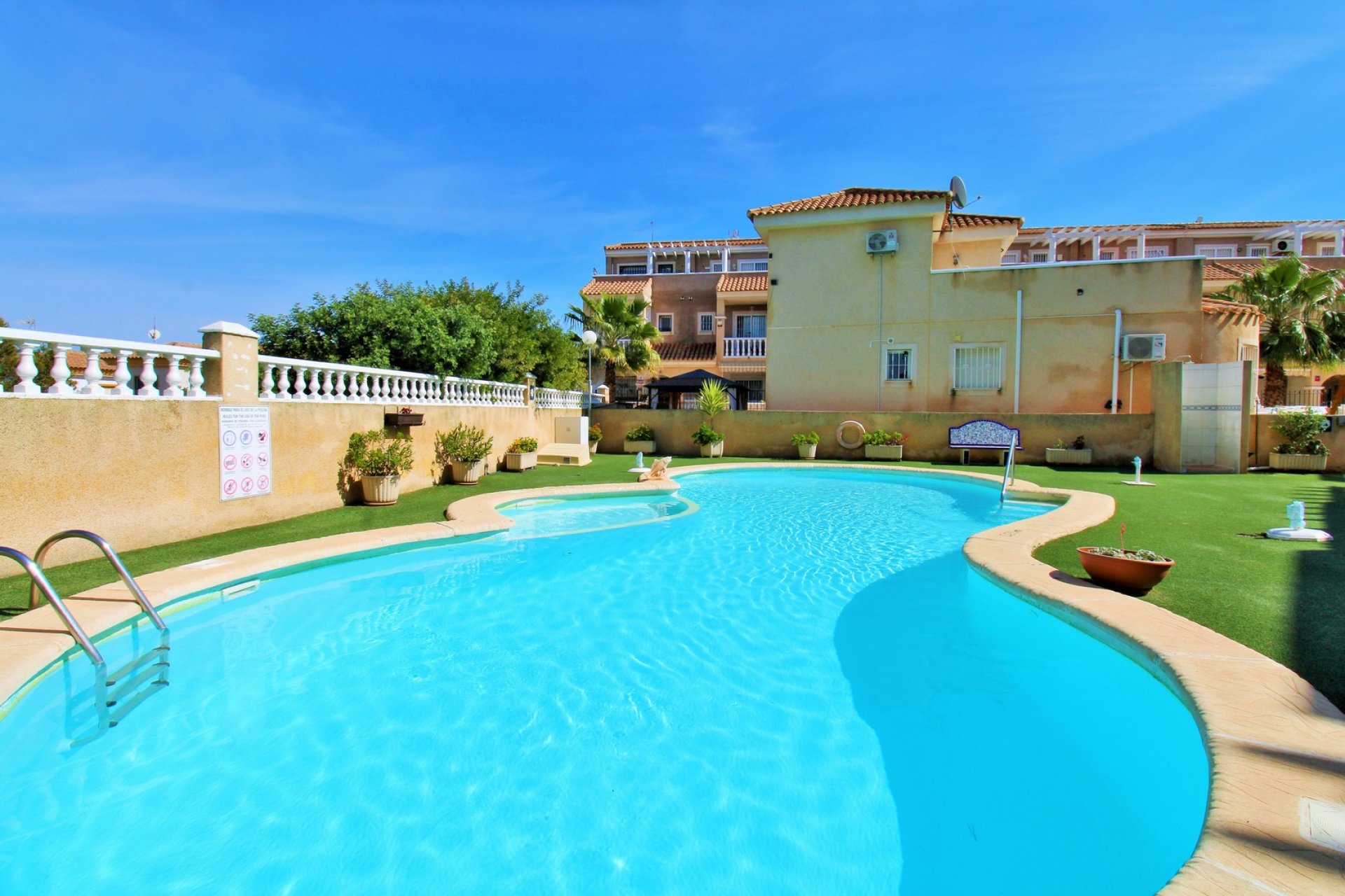 Resale - Townhouse -
Playa Flamenca