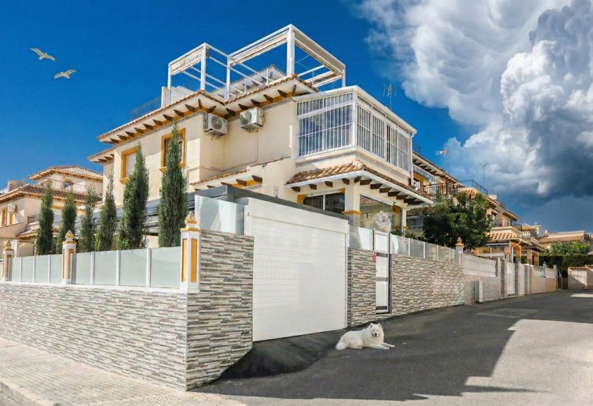 Resale - Townhouse -
Punta Prima - Rocio del Mar