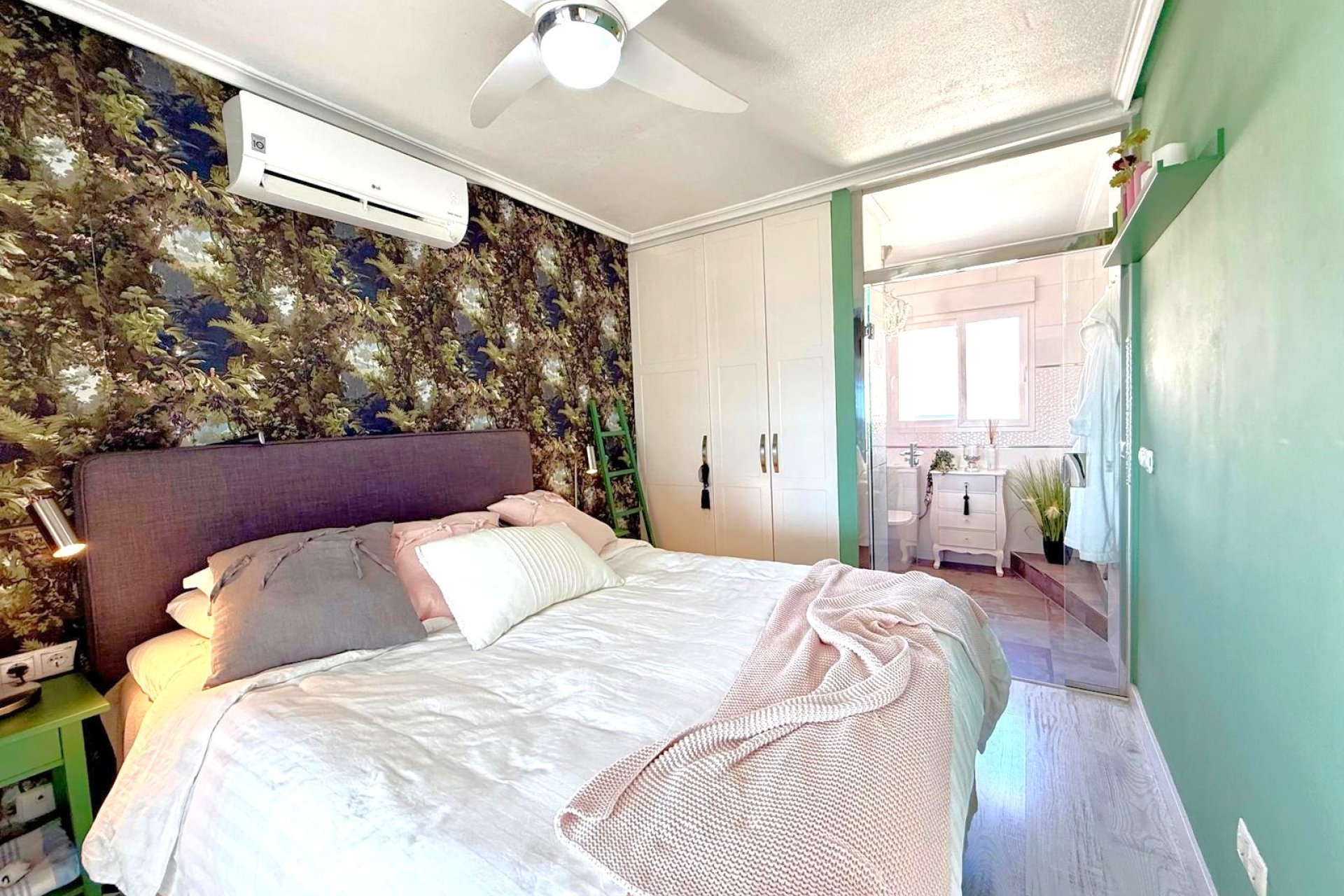 Resale - Townhouse -
San Miguel de Salinas - Blue Lagoon