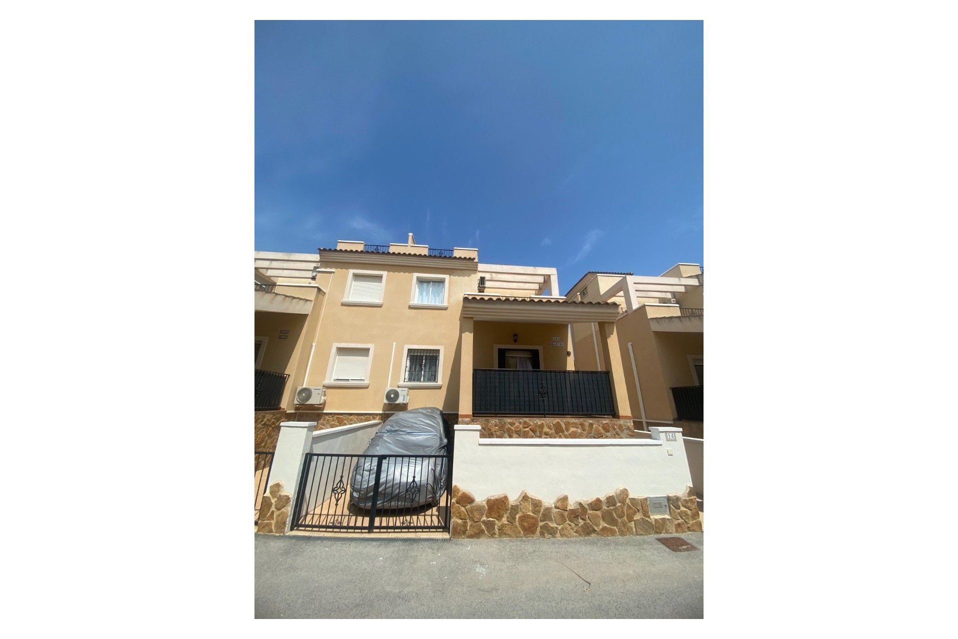 Resale - Townhouse -
San Miguel de Salinas