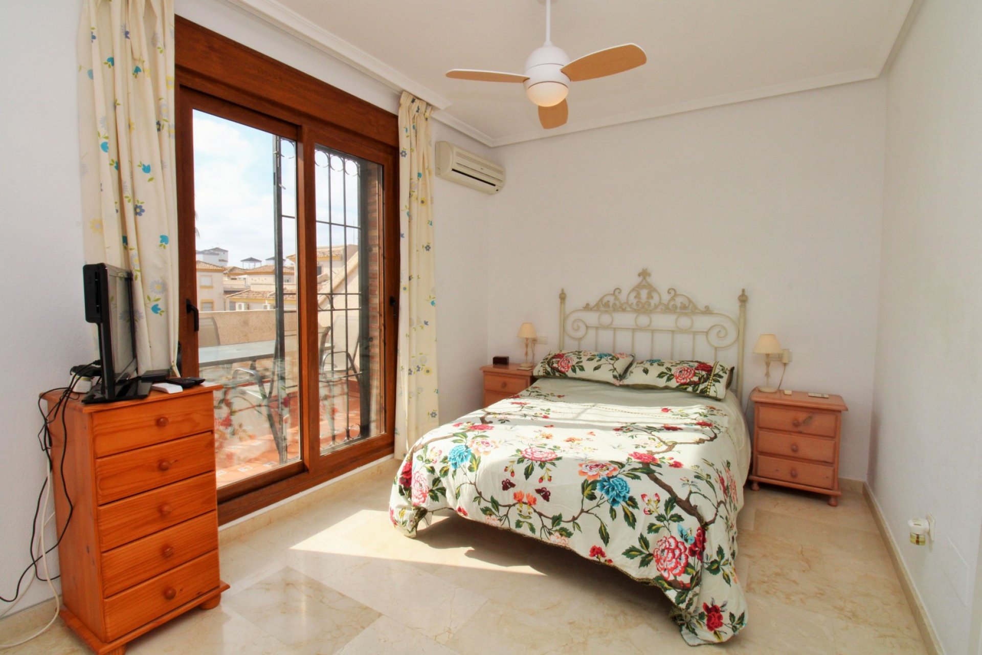 Resale - Townhouse -
Villamartín - PAU 8