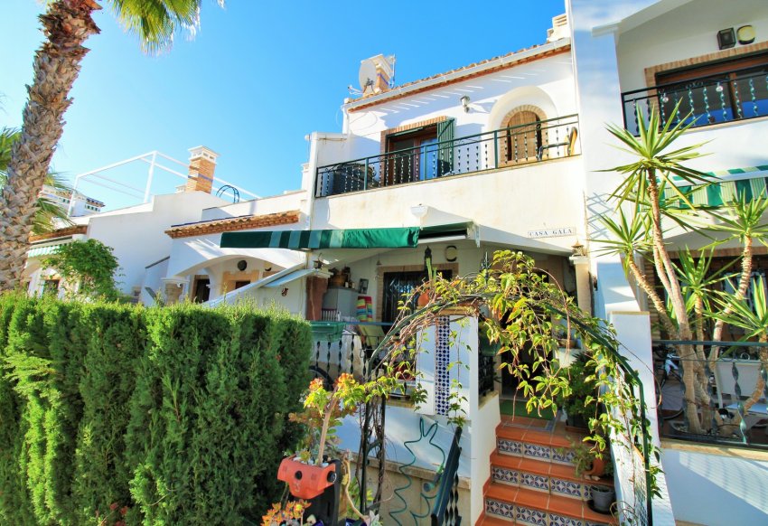 Resale - Townhouse -
Villamartín - PAU 8