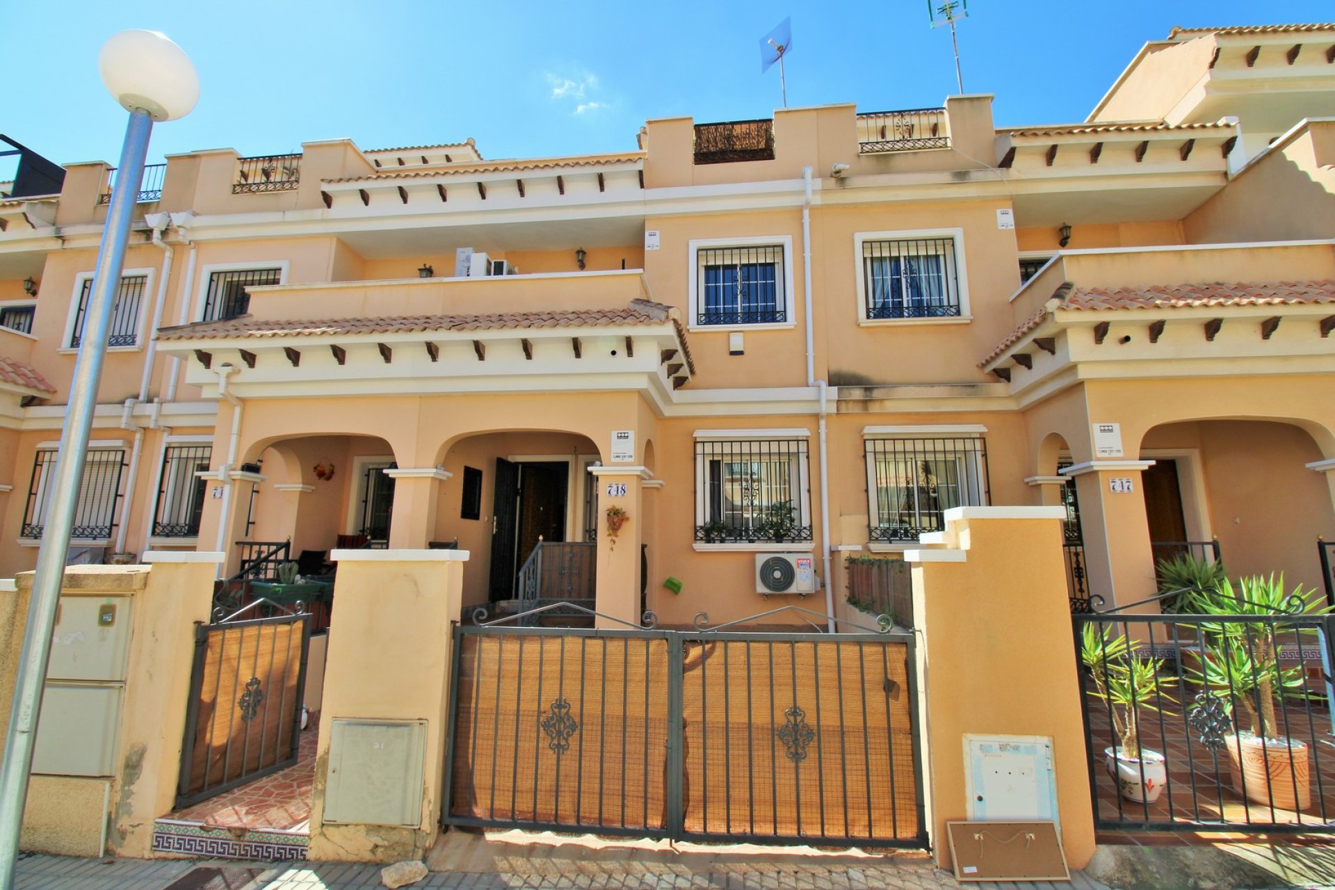 Resale - Townhouse -
Villamartín - Villamartin