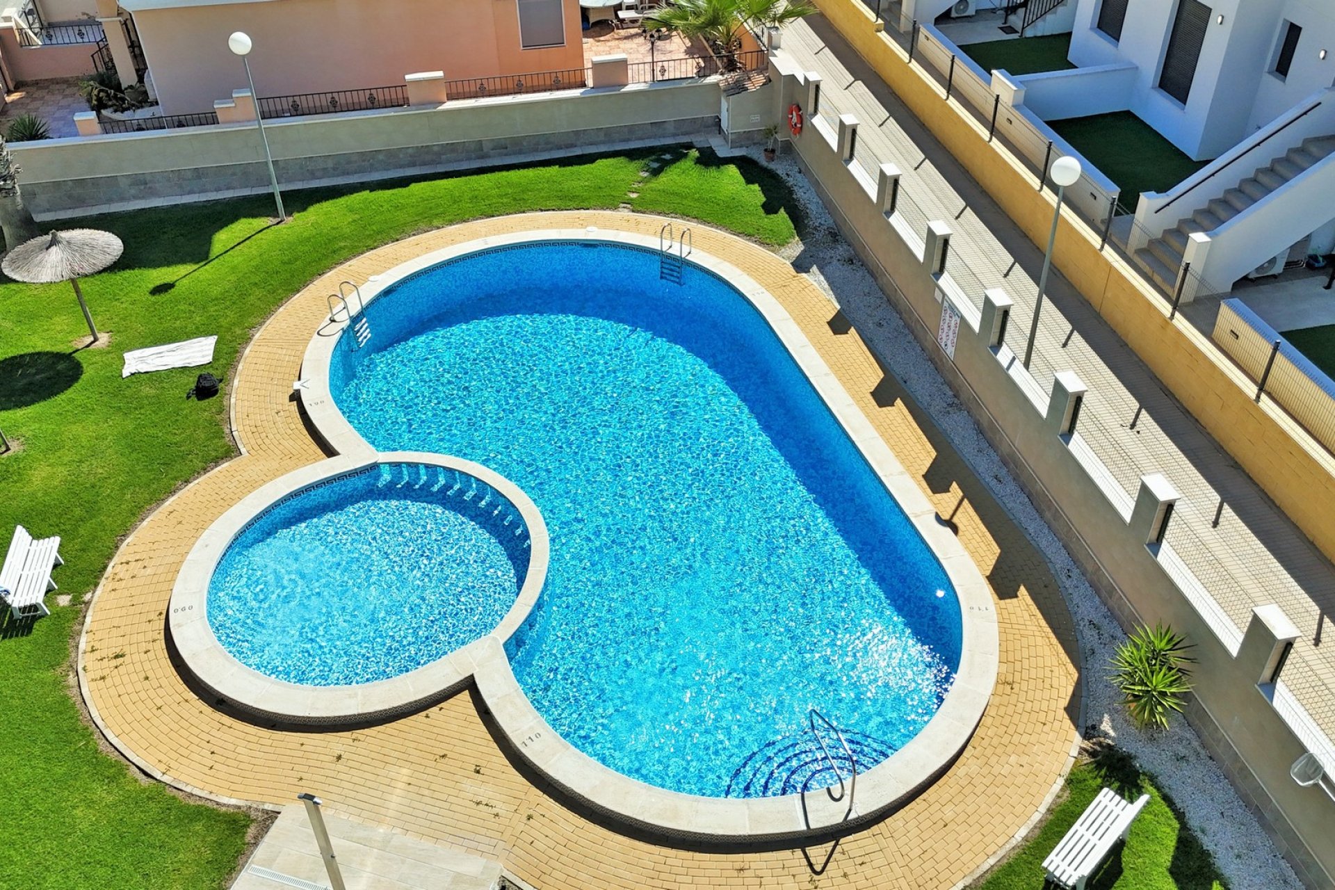Resale - Townhouse -
Villamartín - Villamartin