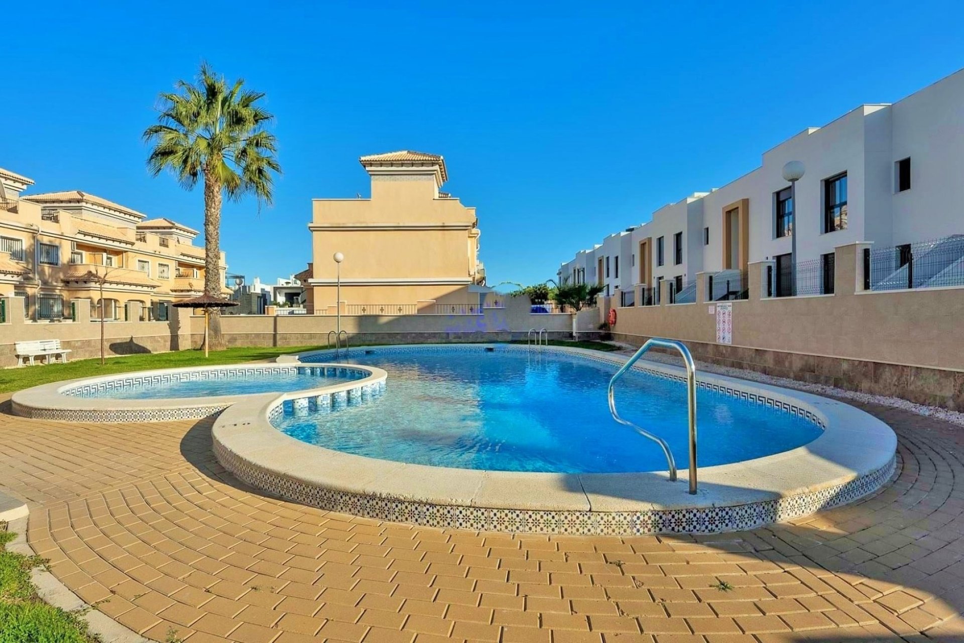Resale - Townhouse -
Villamartín - Villamartin