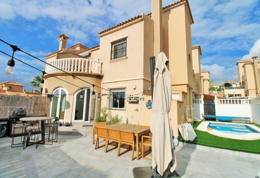 Resale - Townhouse -
Villamartín - Villamartin