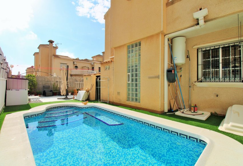 Resale - Townhouse -
Villamartín - Villamartin