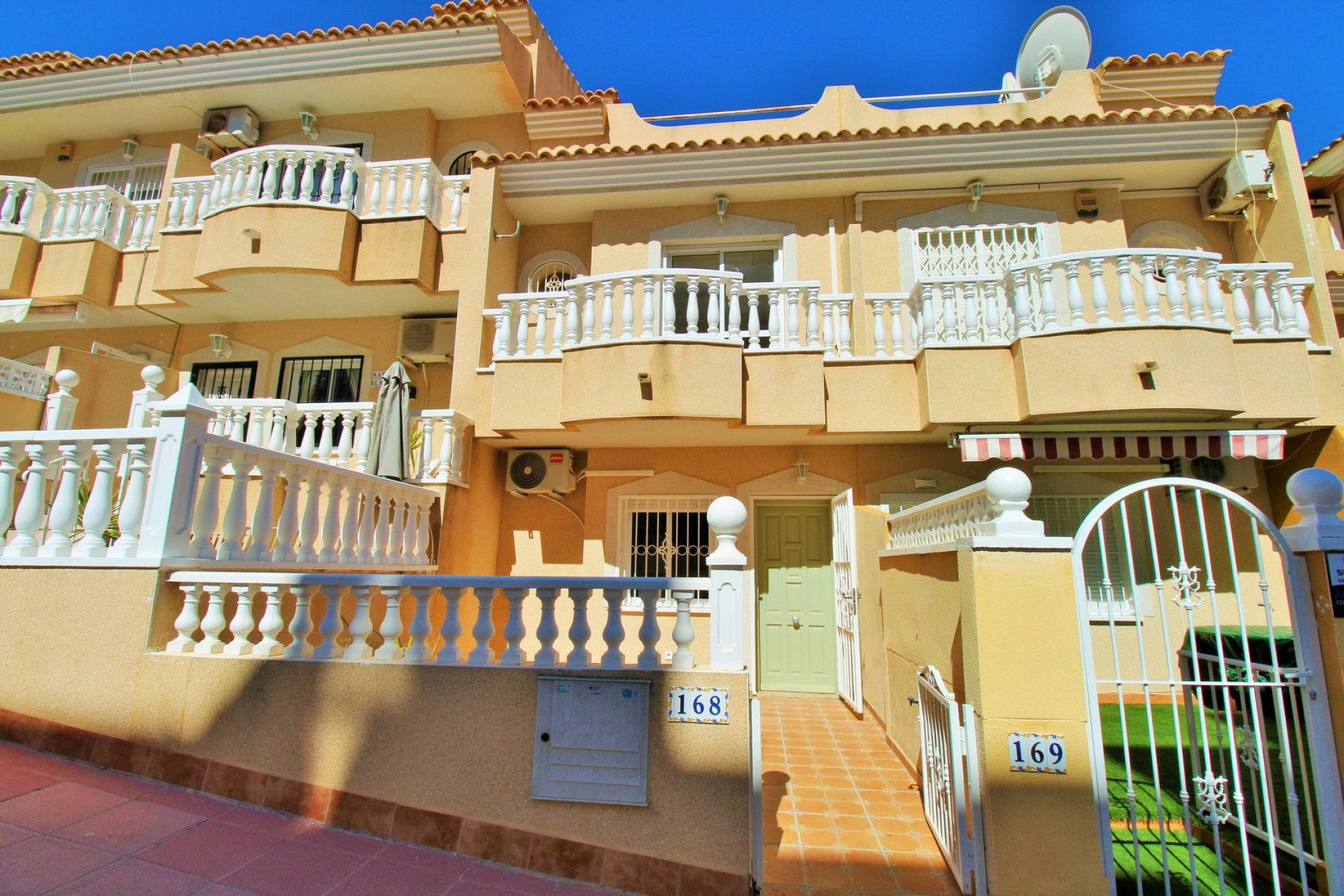 Resale - Townhouse -
Villamartín - Villamartin