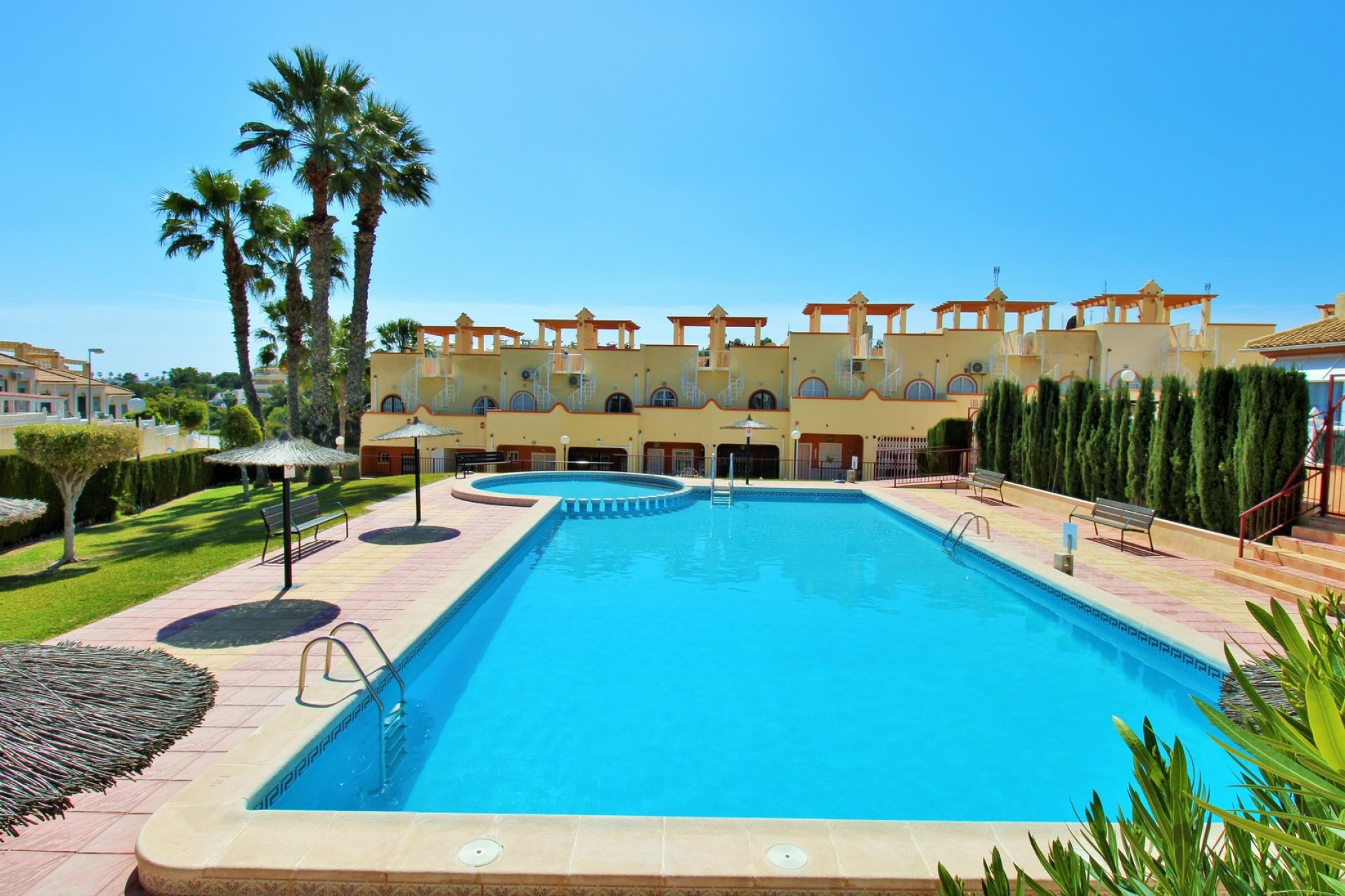 Resale - Townhouse -
Villamartín - Villamartin