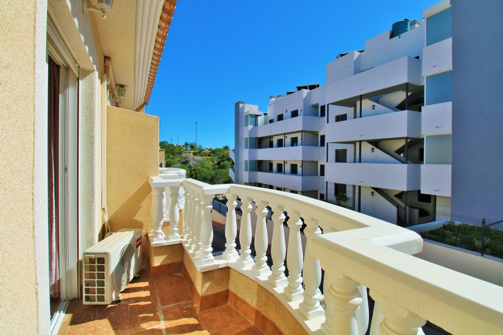 Resale - Townhouse -
Villamartín - Villamartin