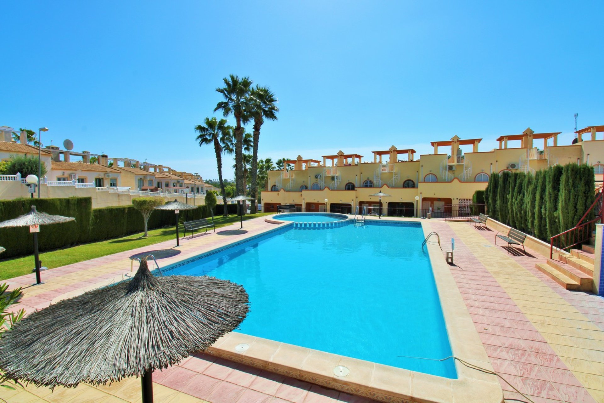Resale - Townhouse -
Villamartín - Villamartin